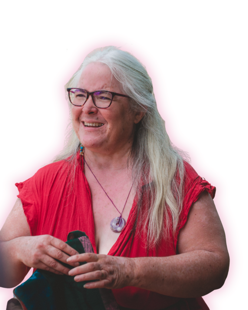 Karenn de coeur a soeur robe rouge souriante et attentionnée photo Samia Hamlaoui Le Puk